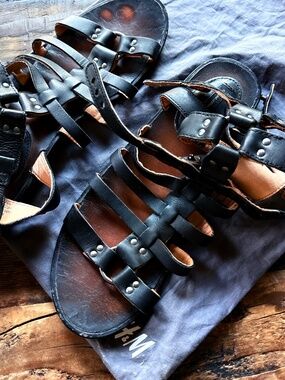 HM black leather gladiator sandals size 8.5 LIKE NEW